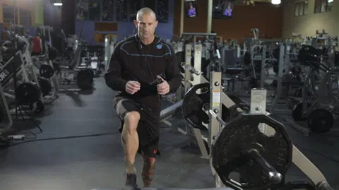 Correct form for Step-up with Knee Raise